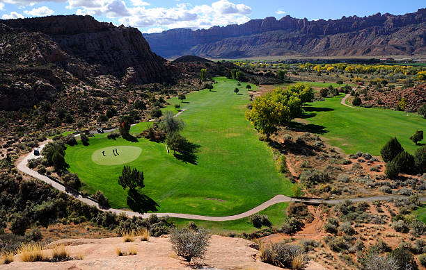 моэб для гольфа в южной части штата юта - golf course usa scenics sports flag стоковые фото и изображения