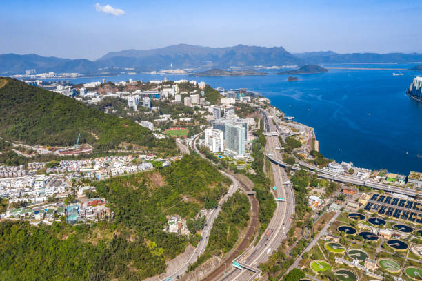 mehrspurige autobahn in shatin, hongkong - driving industry land vehicle multiple lane highway stock-fotos und bilder