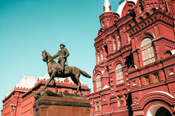 러시아 크렘린 앞의 조지 주코프 승마 동상 - marshal arts 뉴스 사진 이미지