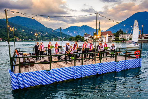 festival al lago tegernsee in baviera - german culture oktoberfest dancing lederhosen foto e immagini stock