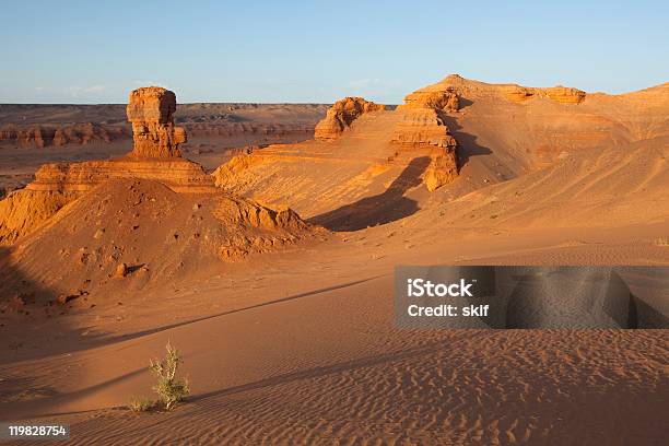 ゴビの夜の軽食 - ゴビ砂漠のストックフォトや画像を多数ご用意 - ゴビ砂漠, アジア大陸, カラー画像