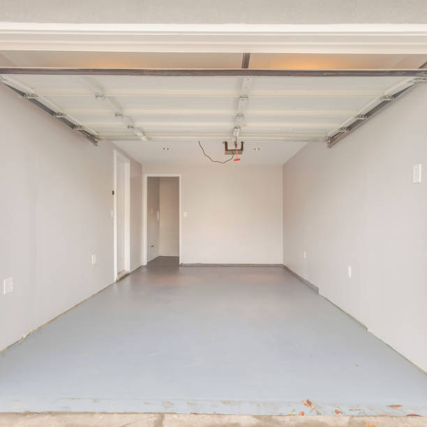 istock Square frame Garage looking in from the outside 1198301011