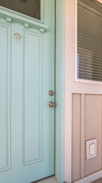 istock Vertical Green wooden front door with welcome sign 1198309318