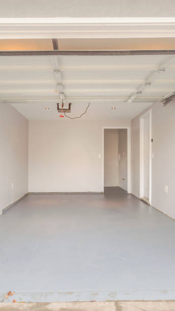 istock Vertical Garage looking in from the outside 1198310835
