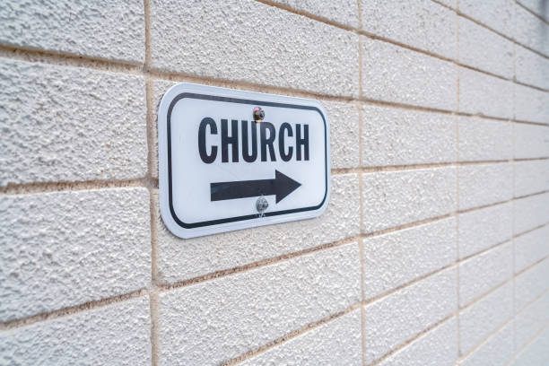 istock Church sign pointing to the right mounted on wall 1198315470
