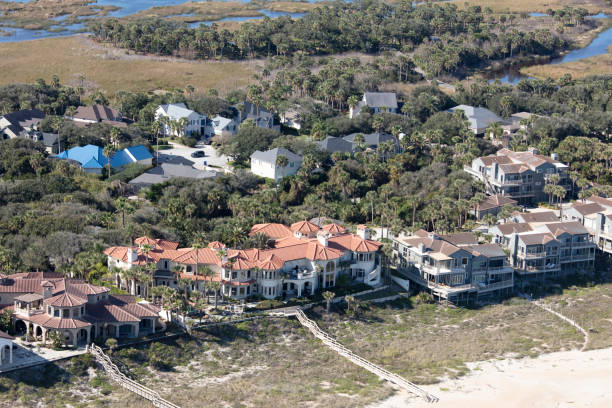 istock Living in Florida 1198334995