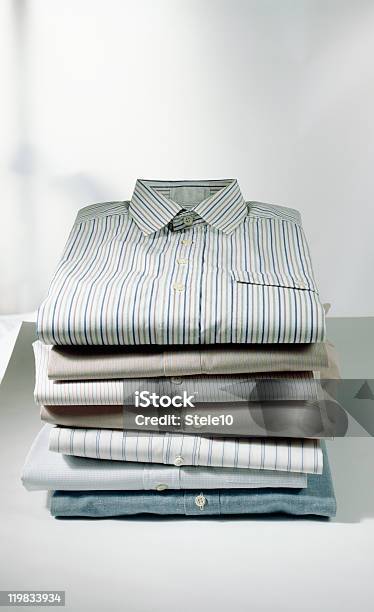 Haufen Von Gefaltet Herren Shirts Stockfoto und mehr Bilder von Baumwolle - Baumwolle, Farbbild, Fotografie