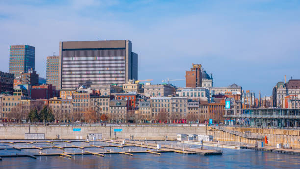 따뜻한 겨울 날 몬트리올의 포퓰러 올드 포트의 촬영. - montreal harbor old commercial dock 뉴스 사진 이미지