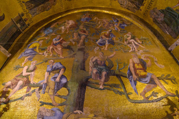 l'art de décoration de mosaïque de l'intérieur de la basilique de rue marc, l'église de cathédrale de venise, italie - st marks cathedral photos et images de collection