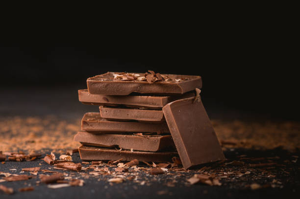 milchschokolade stapel - vollmilchschokolade stock-fotos und bilder