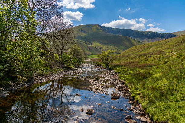 пейзаж йоркширских долин возле коутли спут, камбрия, англия - yorkshire dales стоковые фото и изображения