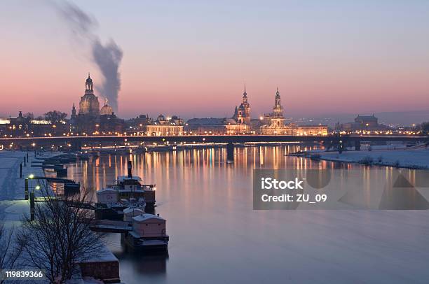 Dresden Im Winter Elbe River Und Die Skyline Der Stadt Stockfoto und mehr Bilder von Dresden