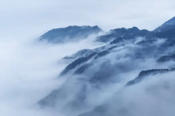 Photo of misty mountains of lushan