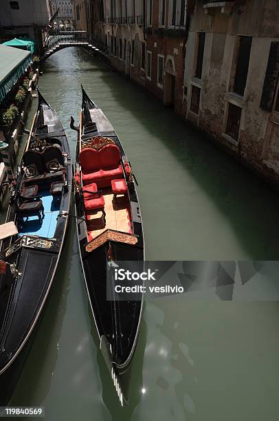 Gondolas - Fotografias de stock e mais imagens de Atracado - Atracado, Barco a Remos, Canal - Água Corrente
