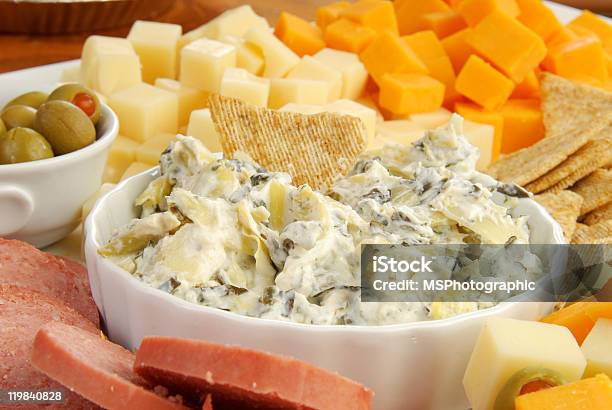 Spinich Karczoch Dip - zdjęcia stockowe i więcej obrazów Bez ludzi - Bez ludzi, Cheddar - ser, Faszerowany