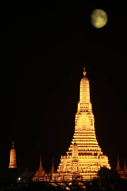 istock Wat Arun pagoda with the moon 1198428995