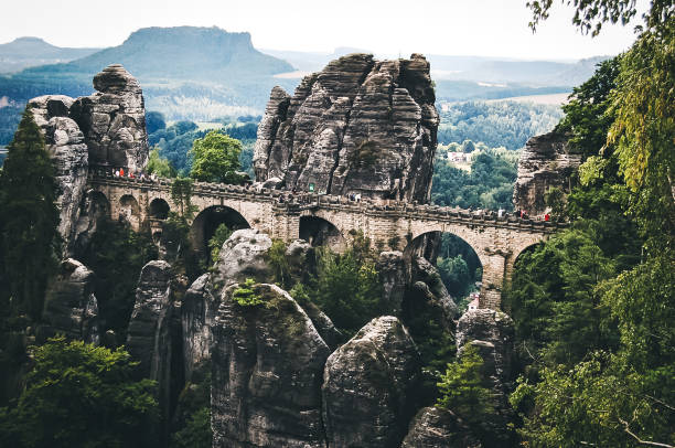 puente bastei - basteifelsen fotografías e imágenes de stock