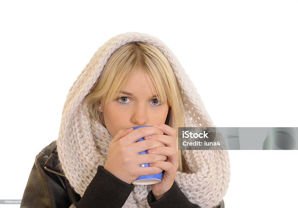 Mujer joven bebiendo congelación - Foto de stock de Adulto libre de derechos