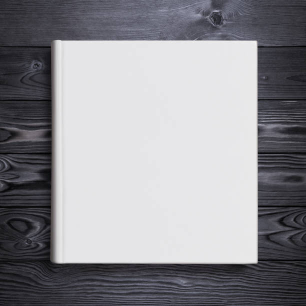 livro quadrado duro da tampa em branco na madeira - stationary sheet template paper - fotografias e filmes do acervo