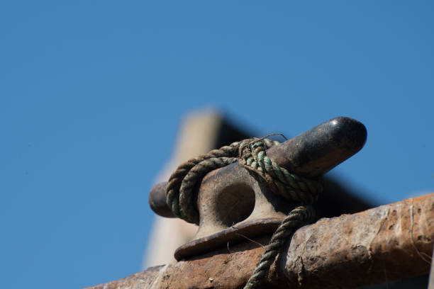 A figure eight knot on a cleat with a half hitch