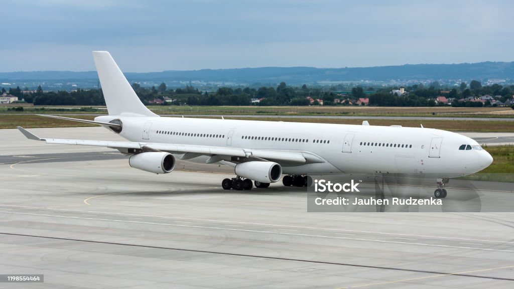 Wide Jet Long Range Wide Body Jet Plane Stock Photo - Download Image Now ...