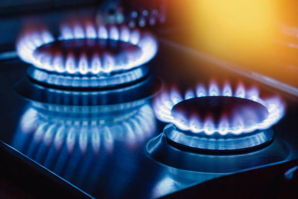 nahaufnahme von flammengasdüsen - natural gas gas burner flame stock-fotos und bilder