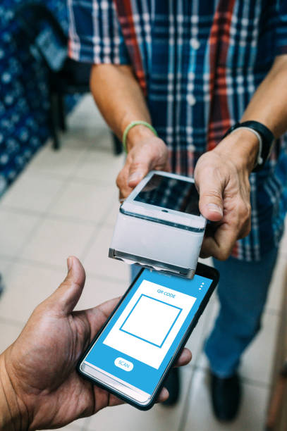 istock Mobile payment in shop 1198571670