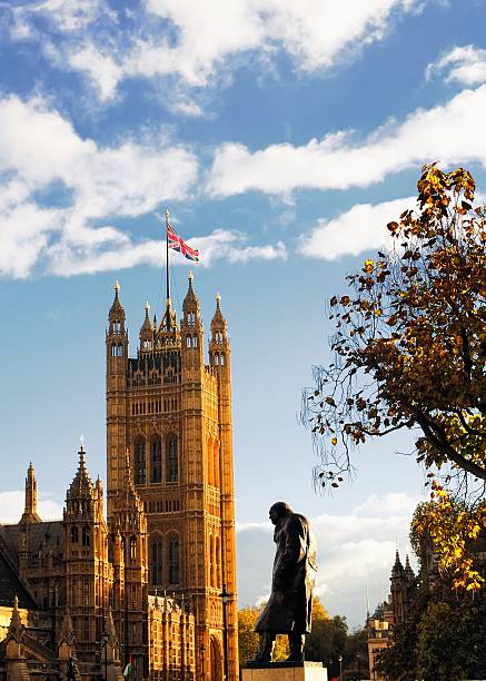 caída en londres - winston churchill fotografías e imágenes de stock