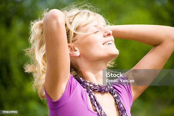 Portret Blonde Woman - zdjęcia stockowe i więcej obrazów Blond włosy - Blond włosy, Dorosły, Elegancja