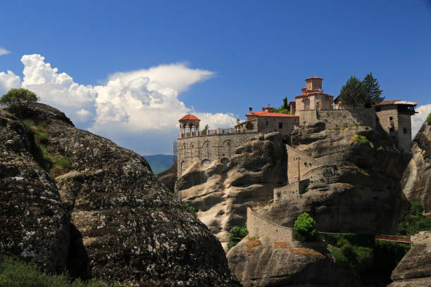 monastero di varlaam - meteora monk monastery greece foto e immagini stock