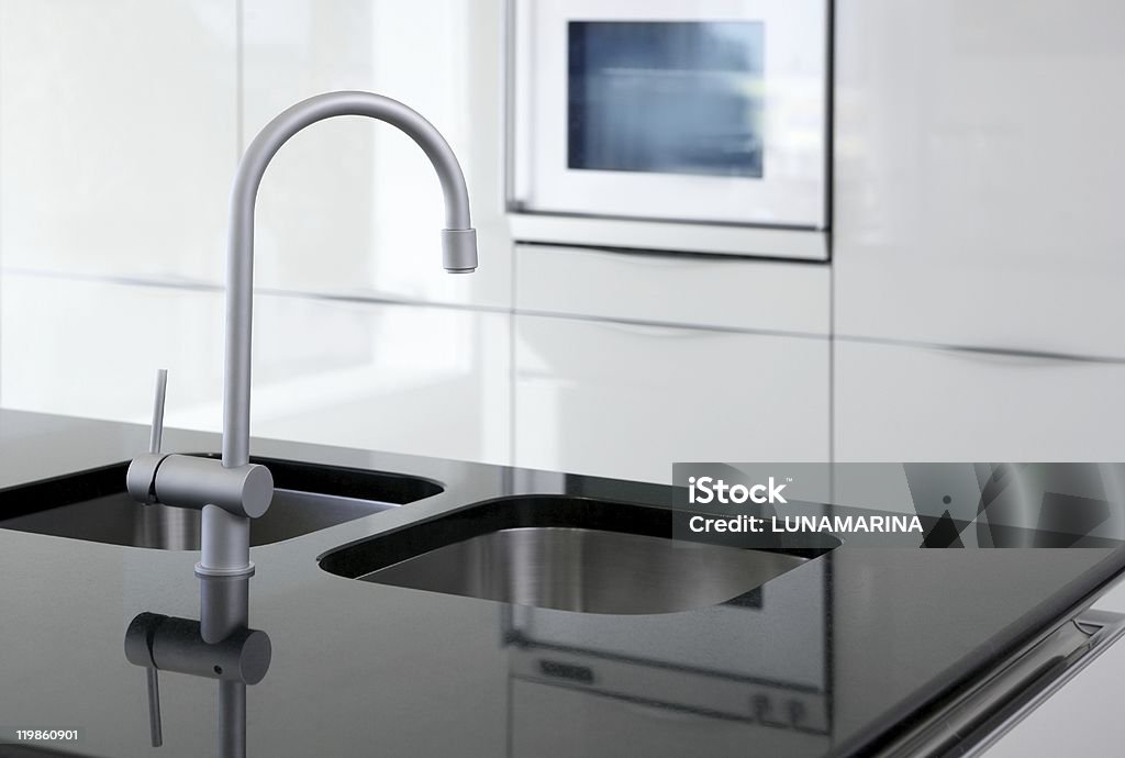 Cucina rubinetto e forno moderno bianco e nero - Foto stock royalty-free di Caratteristica architettonica