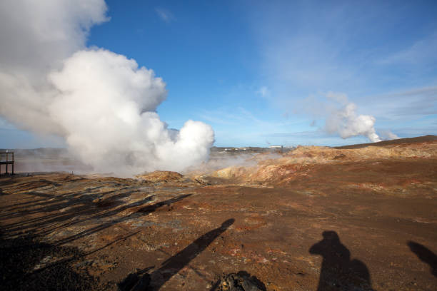 アイスランド南西部の地熱発電所ガンヌーバー - iceland hot spring geothermal power station geyser ストックフォトと画像