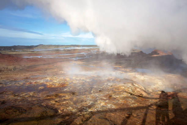 アイスランド南西部の地熱発電所ガンヌーバー - iceland hot spring geothermal power station geyser ストックフォトと画像