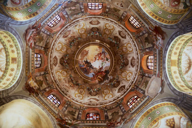 teto decorado rico da basílica di san vitale em ravenna, italy. - san vitale basilica - fotografias e filmes do acervo