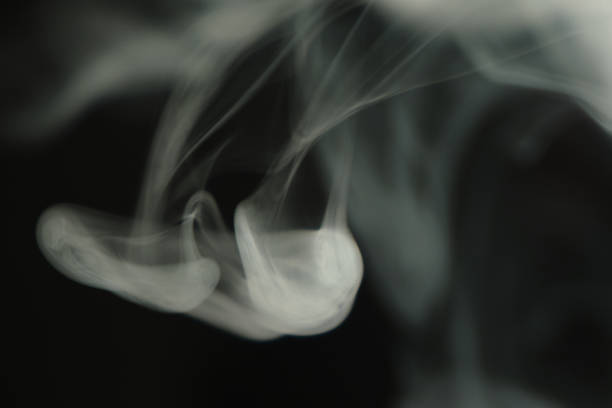 아름다운 해파리 모양의 vape 연기 클로즈업 - wispy smoke steam swirl 뉴스 사진 이미지