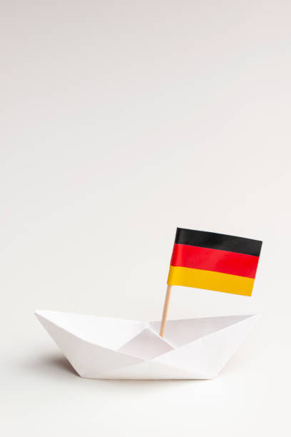 bandera alemana con barco de papel - nautical vessel isolated toy boat wood fotografías e imágenes de stock