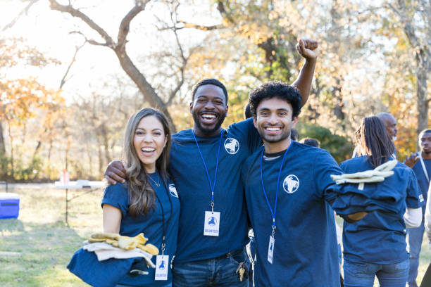 istock Friends enjoy volunteering together 1198645548