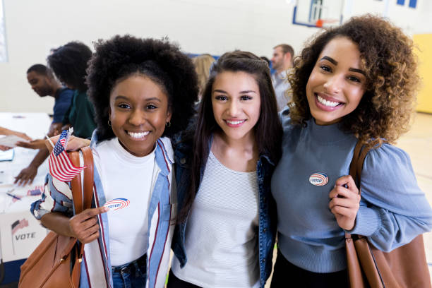 tres amigos están contentos de que fueron juntos a votar - women ethnic american culture flag fotografías e imágenes de stock