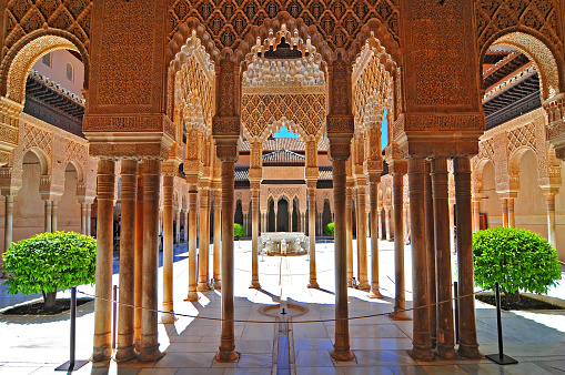 Moorish architecture of the Court of the Lions, the Alhambra, Granada, Andalucia (Andalusia), Spain, Europe.