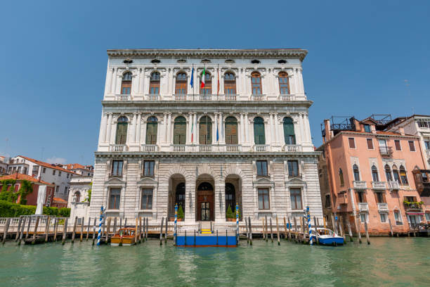 ca' corner, (palazzo corner della ca' granda ), canal grande, san marco, venedig, italien. - travel outdoors tourist venice italy stock-fotos und bilder