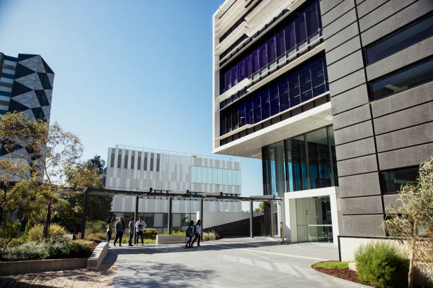 students at university campus - built structure education school education building imagens e fotografias de stock