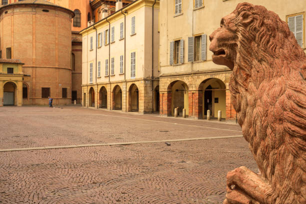 istock Lion Square in Reggio Emilia 1198690707
