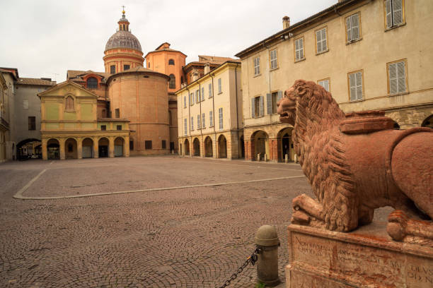 istock Lion Square in Reggio Emilia 1198690820
