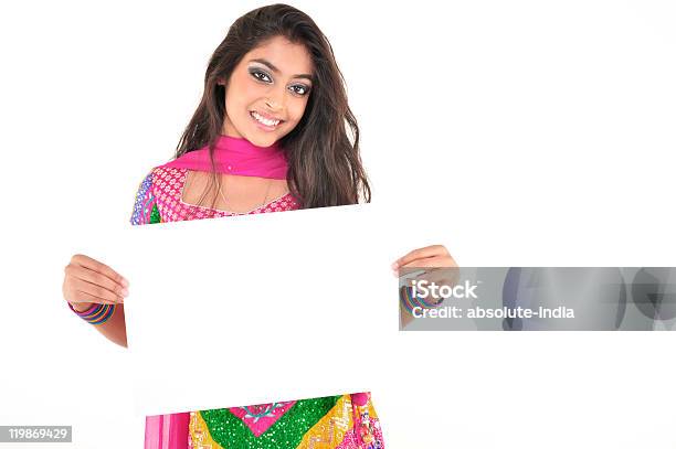 아름다운 소녀 입고 인도어 민족별 정장용 공란에 대한 스톡 사진 및 기타 이미지 - 공란, 동양인, 마케팅