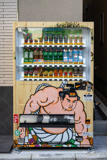 a vending machine in tokyo decorated with a sumo wrestler, japan - drink sport cola can imagens e fotografias de stock