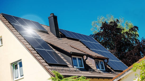 a family house with solar panels on the roof - solar panel imagens e fotografias de stock