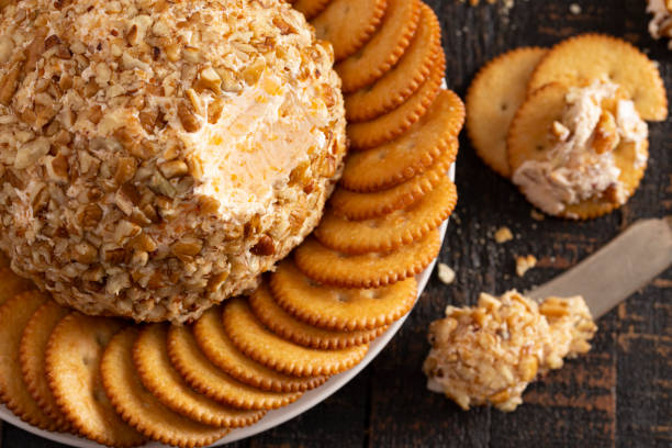 istock A Cheeseball Perfect for Holiday Paries 1198740249