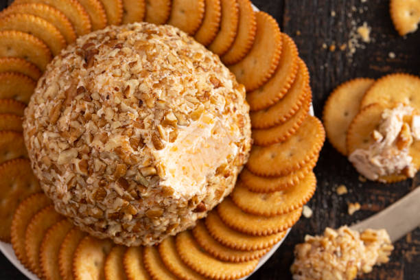 istock A Cheeseball Perfect for Holiday Paries 1198740518