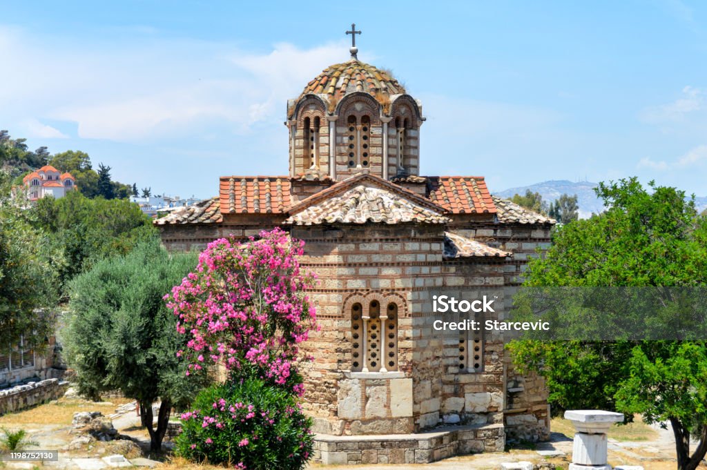 Iglesia Ortodoxa Griega En Atenas Foto de stock y más banco de imágenes de Griego  Ortodoxo - Griego Ortodoxo, Antiguo, Arquitectura - iStock