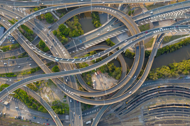 highway junction intersection and railroad tracks, brisbane, australien - twisted stock-fotos und bilder